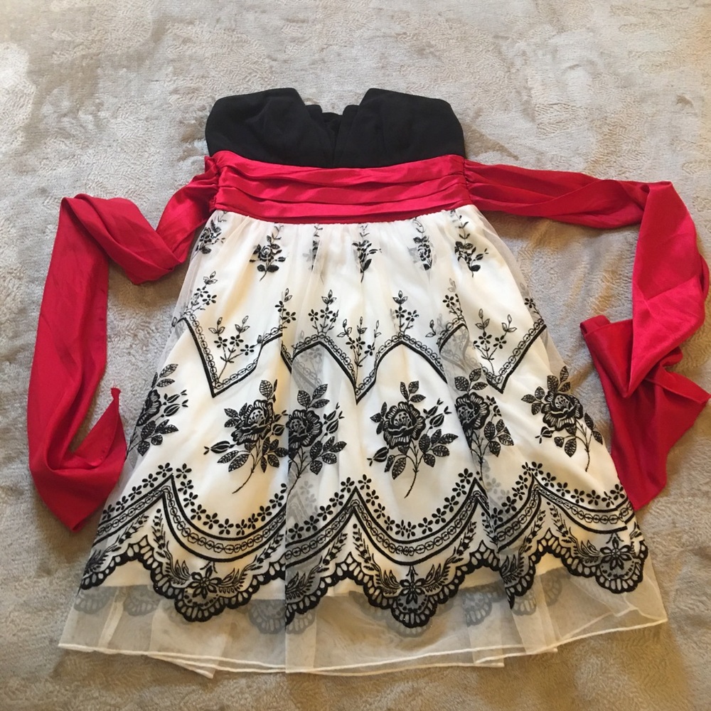 Trixxi white black red dress elastic bodice Size S